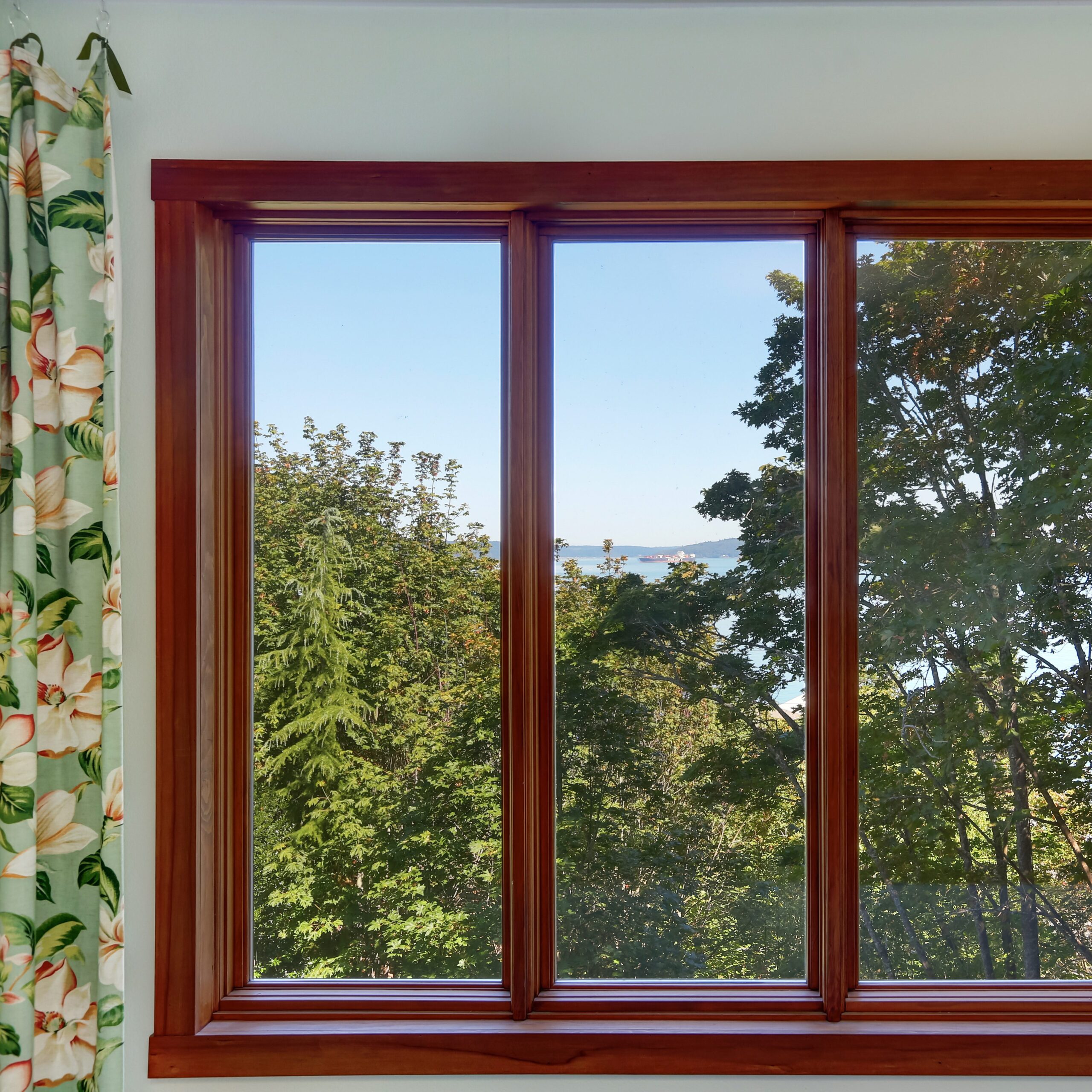 A picture window with a view of the outside.